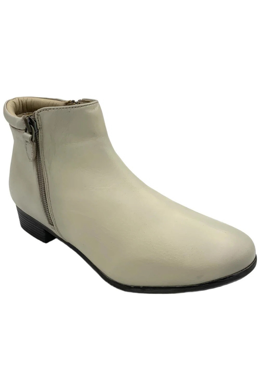 Array Women's Aspen Ankle Boot Bone - Medium